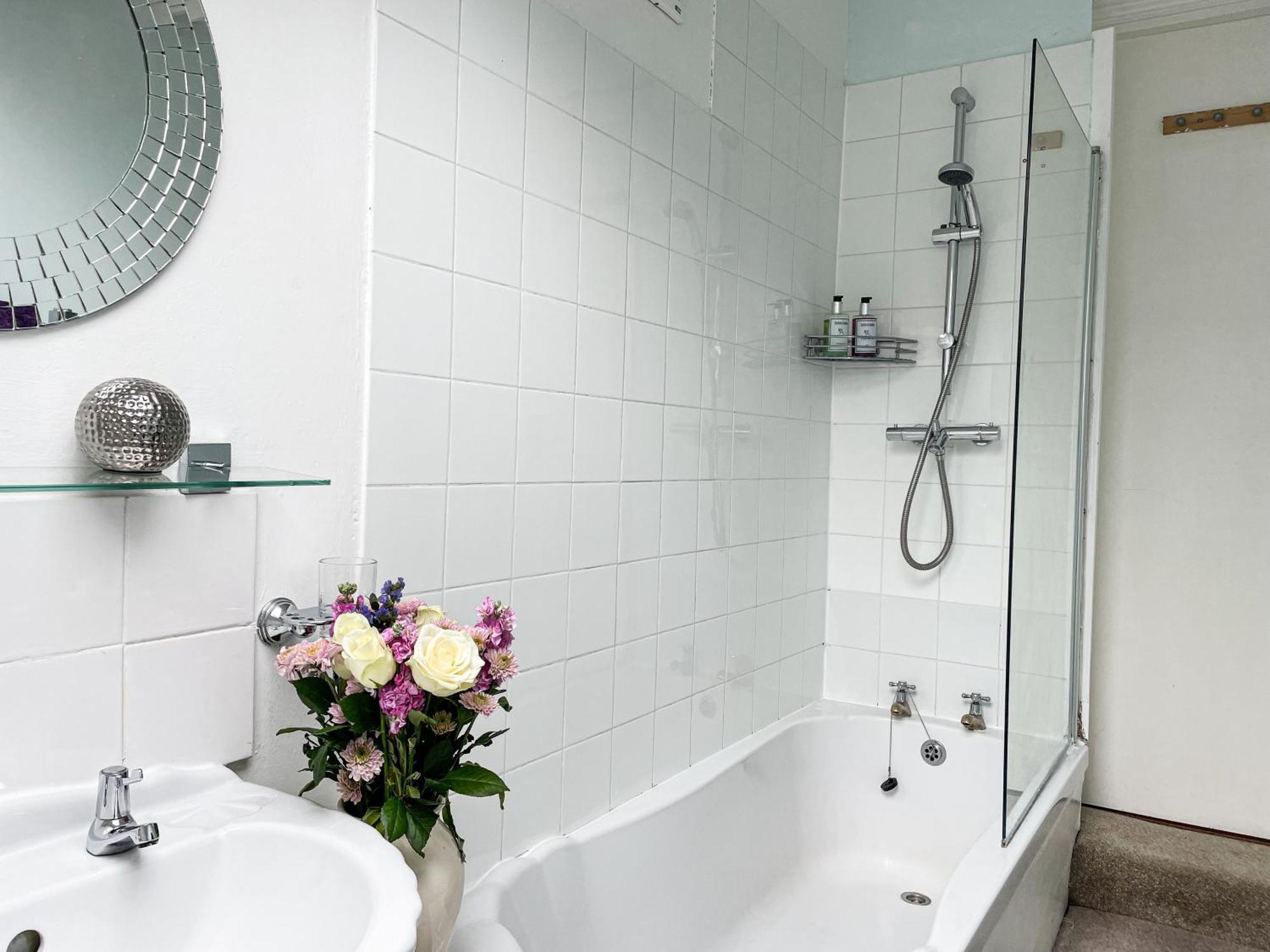 Апартаменты The Victoria - Quaint Victorian With Free Parking *